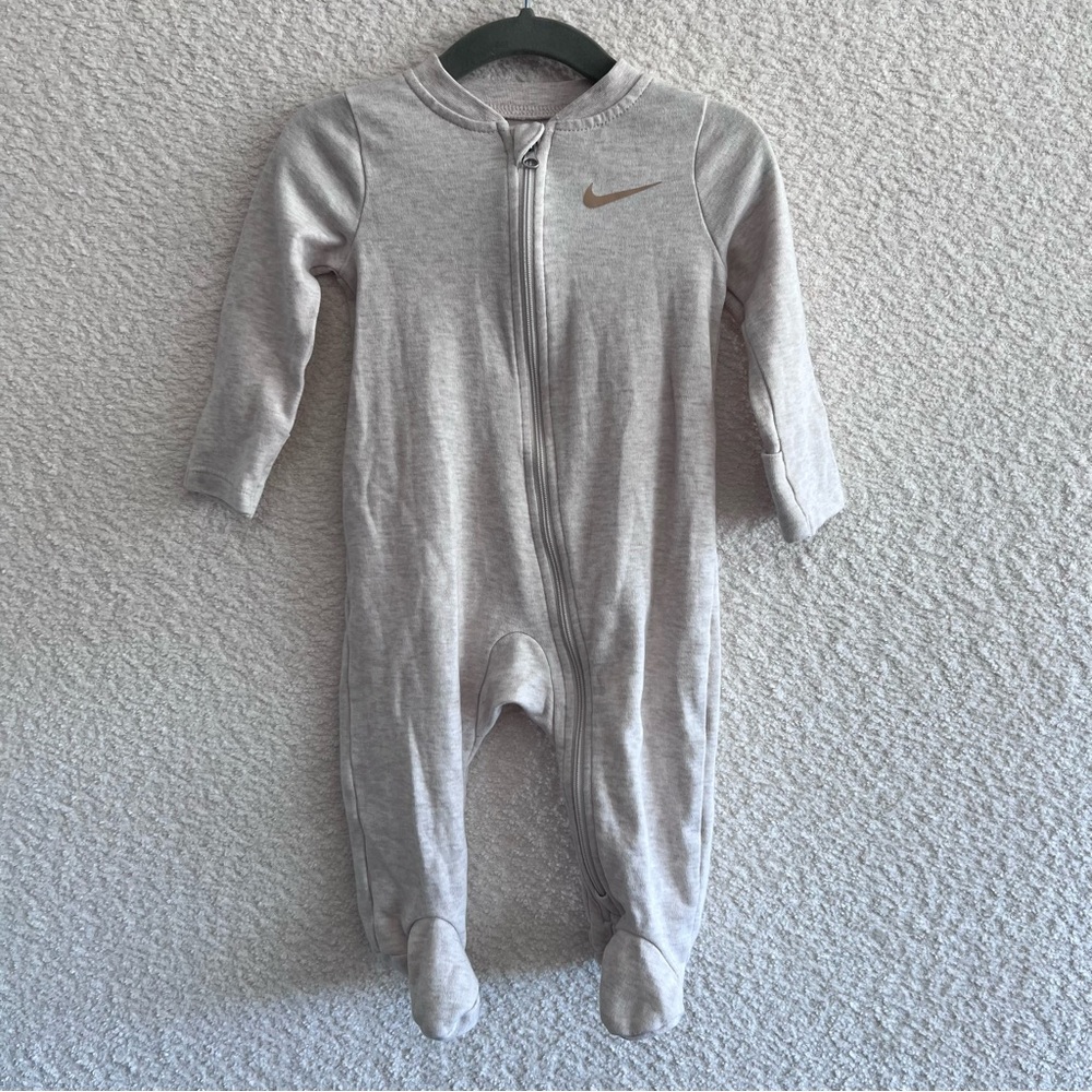 Nike Baby Footie‎ Beige Neutral Pajamas Sleep And Play Size 6 Months